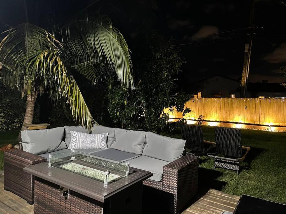 Hot Tub, Tiki Bar, Outdoor Shower, Near Intercoastal Waterway! เวสต์ปาล์มบีช ภายนอก รูปภาพ