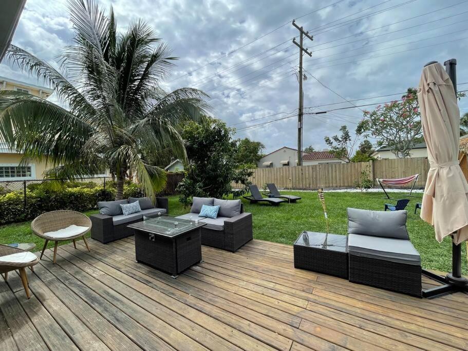 Hot Tub, Tiki Bar, Outdoor Shower, Near Intercoastal Waterway! เวสต์ปาล์มบีช ภายนอก รูปภาพ