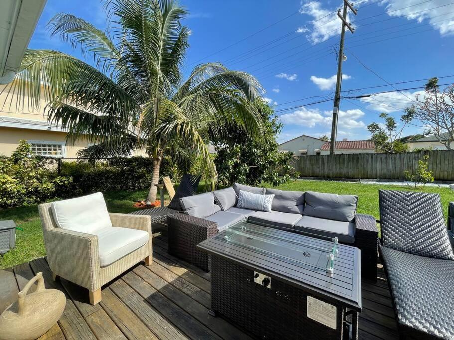 Hot Tub, Tiki Bar, Outdoor Shower, Near Intercoastal Waterway! เวสต์ปาล์มบีช ภายนอก รูปภาพ